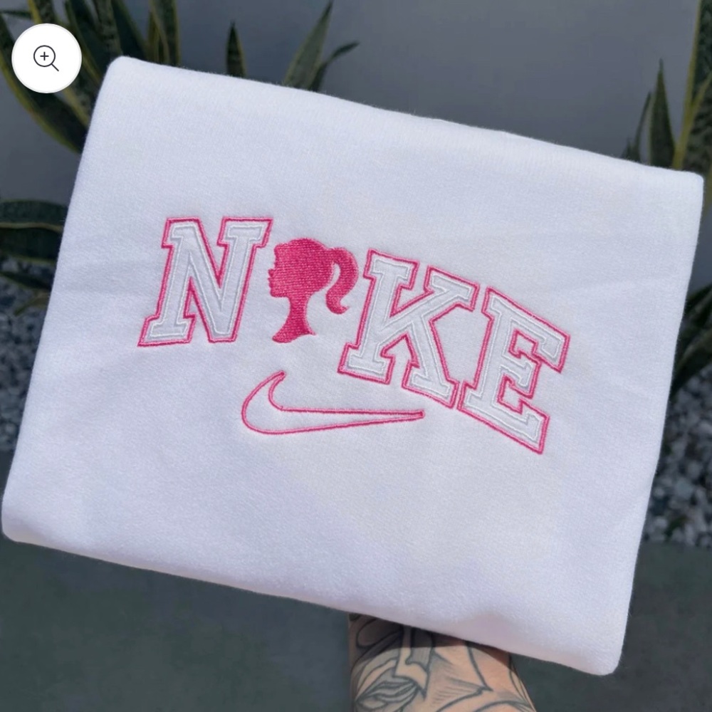 BARBIE EMBROIDERED CREWNECK UNISEX